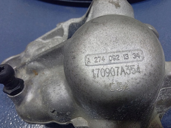 INFINITI Q50 2.0T CHÂSSIS POMPES À EAU A2740921334 M274