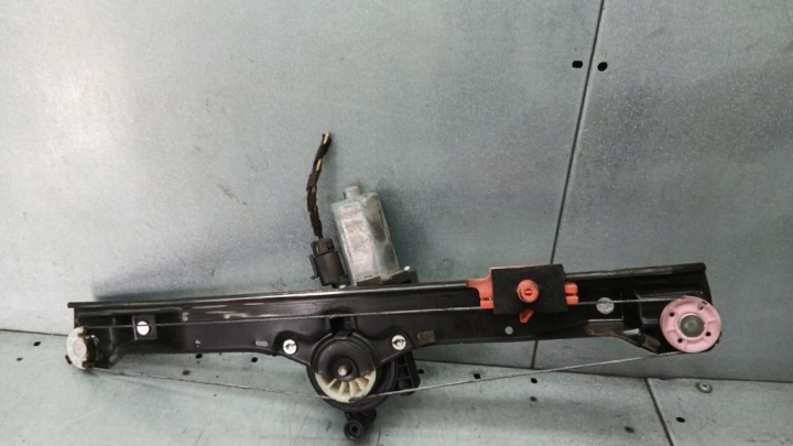 ÉLÉVATEUR GAUCHE AVANT FIAT GRANDE PUNTO II 06R 1.2B