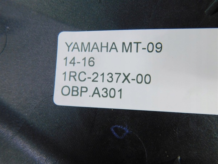 DÉFLECTEUR D'AIR CÔTÉ LATÉRALE DROITE YAMAHA MT 09 14-16 1RC-2137X-00