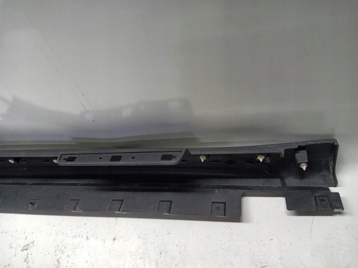 MOULURE SEUIL GAUCHE MINI COOPER COUNTRYMAN 51777467695