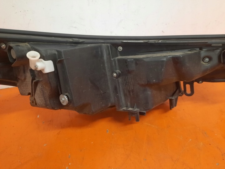 TOYOTA C-HR 16-23 CROSSOVER PROJECTEUR GAUCHE PHARE GAUCHE 17665F