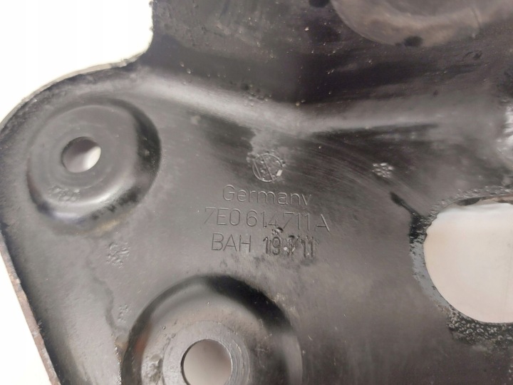 VOLKSWAGEN TRANSPORTER CARAVELLE T5 2012 POIGNÉE FIXATION POMPES ABS