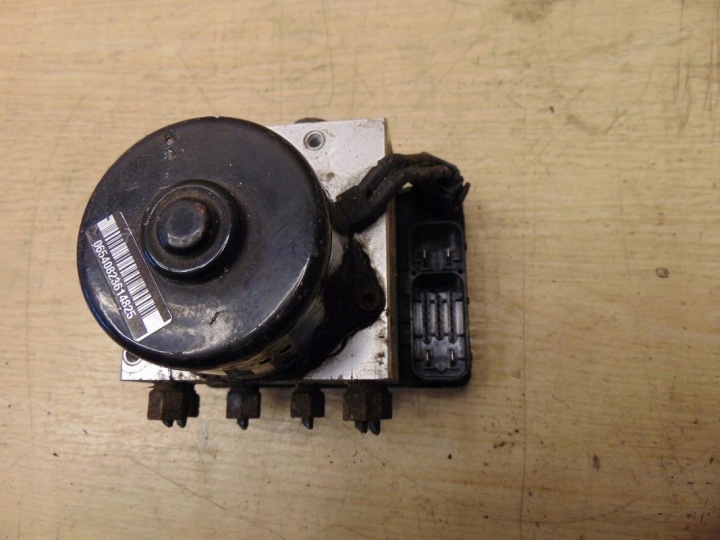 POMPE ABS CHRYSLER VOYAGER P04721427AK