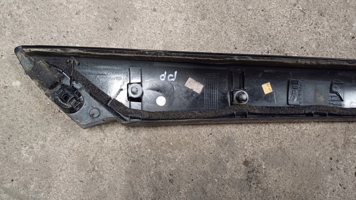 KIA SOUL II 13-19 MOULURE MONTANTS DROITE AVANT 86181-B2000