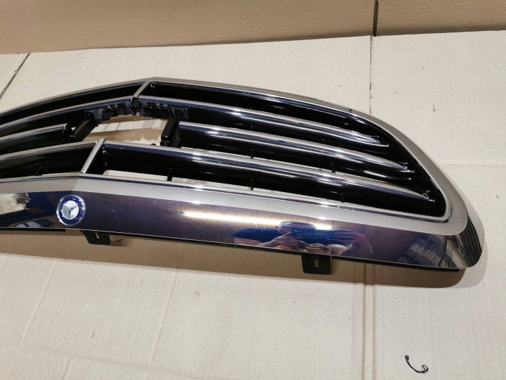 MERCEDES C-KLASA W205 GRILLE CALANDRE AVANT B.LADNA A2058801483