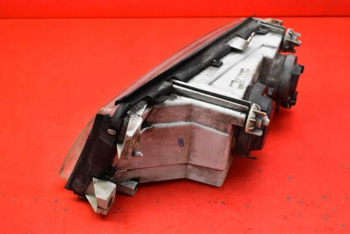 PROJECTEUR DROIT PHARE AVANT LENTILLE EUROPE 246086-00 SKODA OCTAVIA 1 I 96-00
