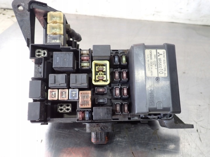 BOÎTE FUSIBLES MITSUBISHI PAJERO PININ