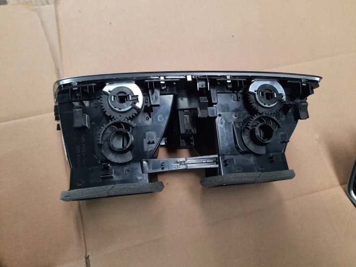 AUDI Q3 8U 2.0TFSI GRILLES CONDUIT D'AIR AVANT ENSEMBLE