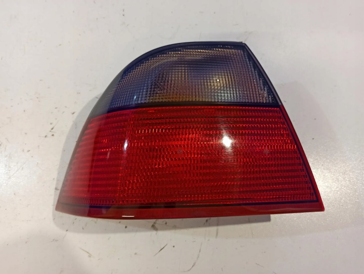 SAAB 9-5 2001 GAUCHE CÔTÉ FEUX ARRIÈRE