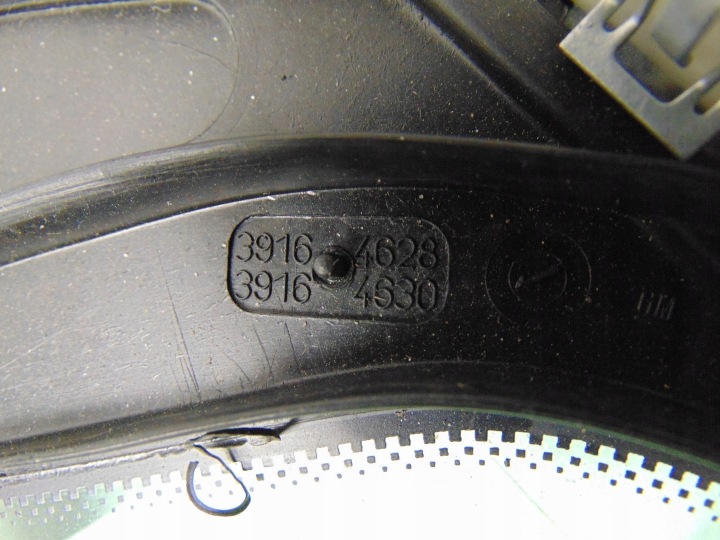 VITRE DROITE AVANT PETITE TRIANGLE OPEL ASTRA V K 565740102