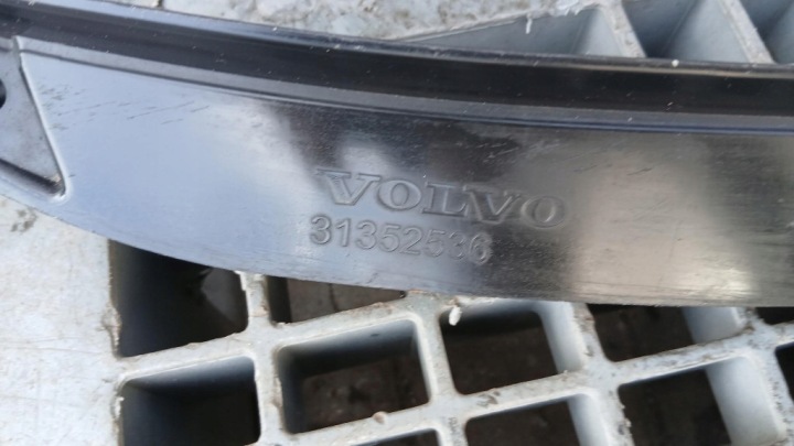 GRILLE CAPOTS 31352536 VOLVO S60 V60