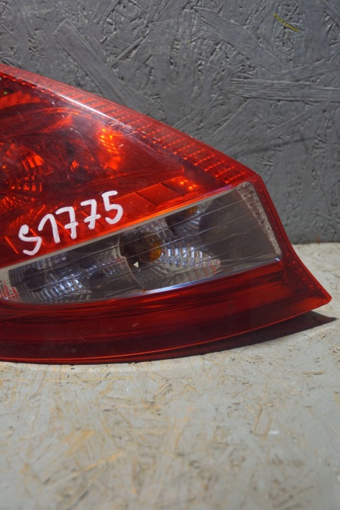 FORD FIESTA MK7 PHARE GAUCHE ARRIÈRE (S1775)