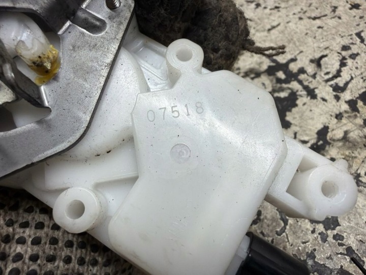 SERRURE DE PORTE DOSTAWCZYCH ARRIÈRE CITROEN C-CROSSER 07518