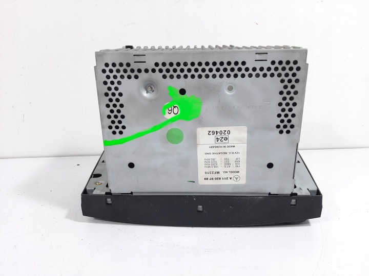 MERCEDES W211 E200 KOMPRESSOR UNIVERSEL 03R RADIO CD A2118209789