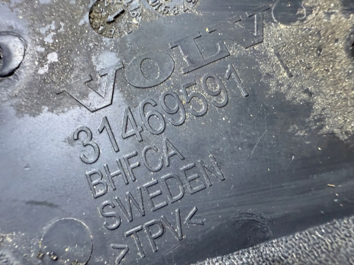 VOLVO XC40 MOULURE GARDE-BOUE ARRIÈRE ARRIÈRE DROITE DÉFLECTEUR PROTECTION EN BON ÉTAT
