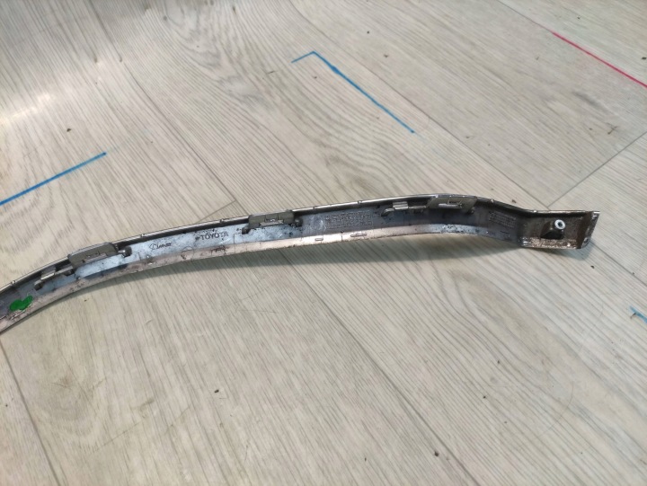 TOYOTA YARIS III 3 LIFT CHROME MOULURE PARE-CHOCS AVANT 531230D060