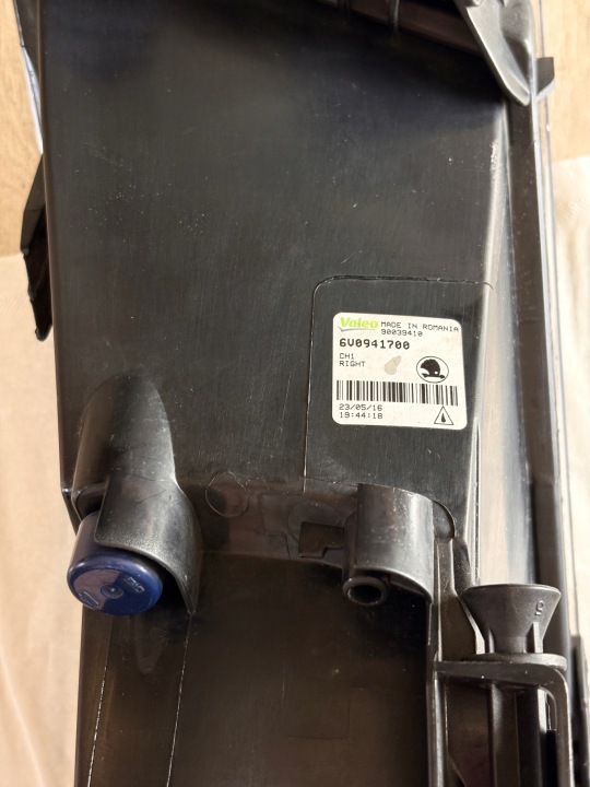 PHARES ANTIBROUILLARD DROIT SKODA FABIA 3 III 6V0941700A 6V 2014-