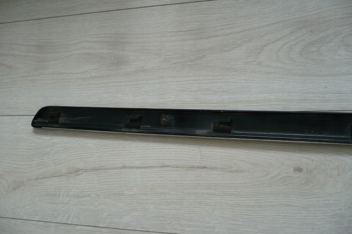 PEUGEOT 407 MOULURE PORTES GAUCHE AVANT