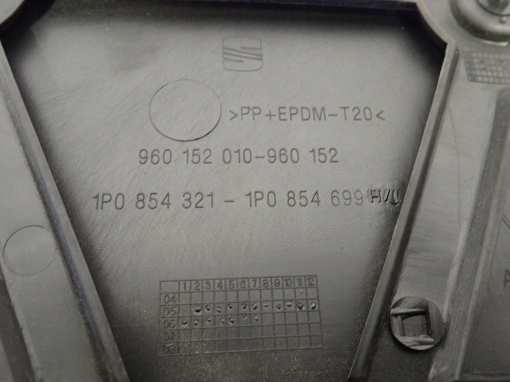 DOUBLURE DE PASSAGE DE ROUE MOULURE SUR CAPOT SEAT LEON II