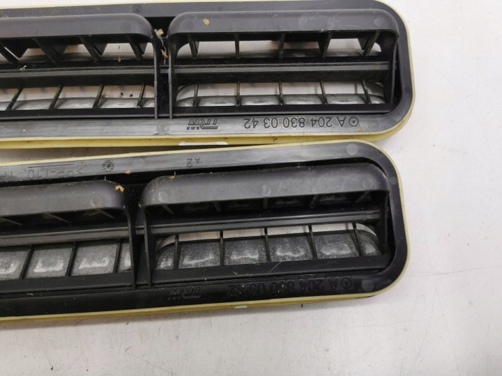 MERCEDES-BENZ C W204 2008 GRILLE VENTILATION SOUS ZDERZAKIEM TYLNYM