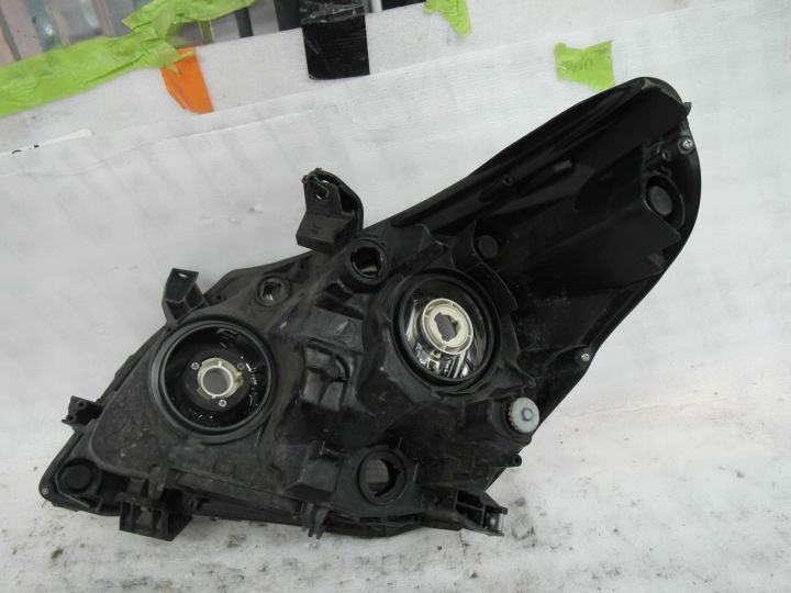 TOYOTA VERSO 09-13 PHARE AVANT DROITE DROIT AVANT