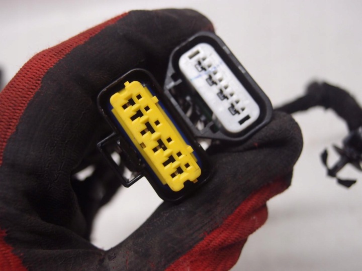 INSTALLATION ÉLECTRIQUE PORTES GAUCHE AVANT TUCSON IV 91601-N7150