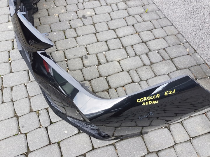2 TOYOTA COROLLA E21 BERLINE PARE-CHOCS AVANT AVANT 53112-02B50 PEINTURE 209