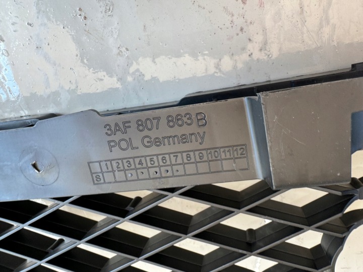 VW PASSAT B7 UNIVERSEL GLISSIÈRE SUPPORT PARE-CHOCS ARRIÈRE ARRIÈRE 3AF807863