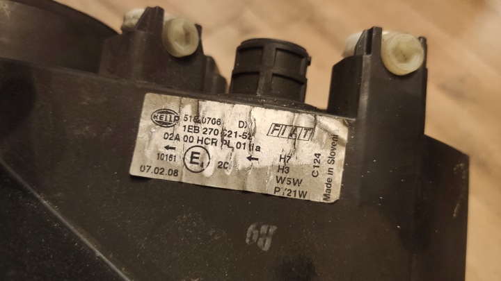EUROPE PHARE DROIT AVANT LANCIA Y MUSA YPSYLON 06-