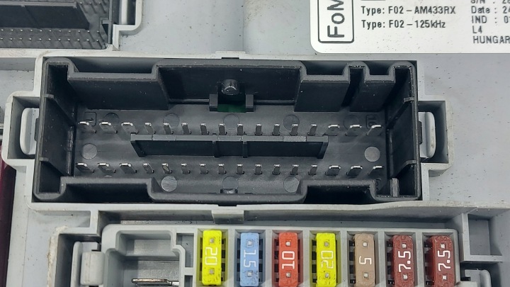 FORD FIESTA KA II 1.2 13R BOÎTE MODULE FUSIBLE 00518735520