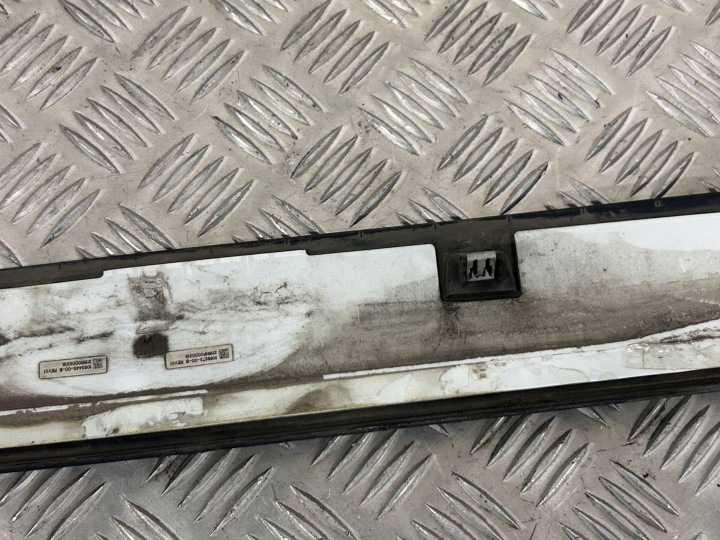 MOULURE PORTES ARRIÈRE TESLA MODÈLE X 106927300B