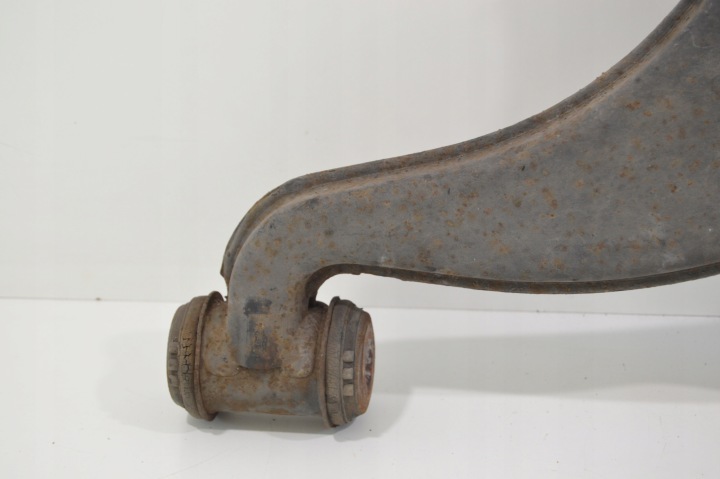 BRAS DE SUSPENSION INFÉRIEUR DROIT AVANT MERCEDES W124 E-KLASA 2.2 1243303107 ORIGINAL