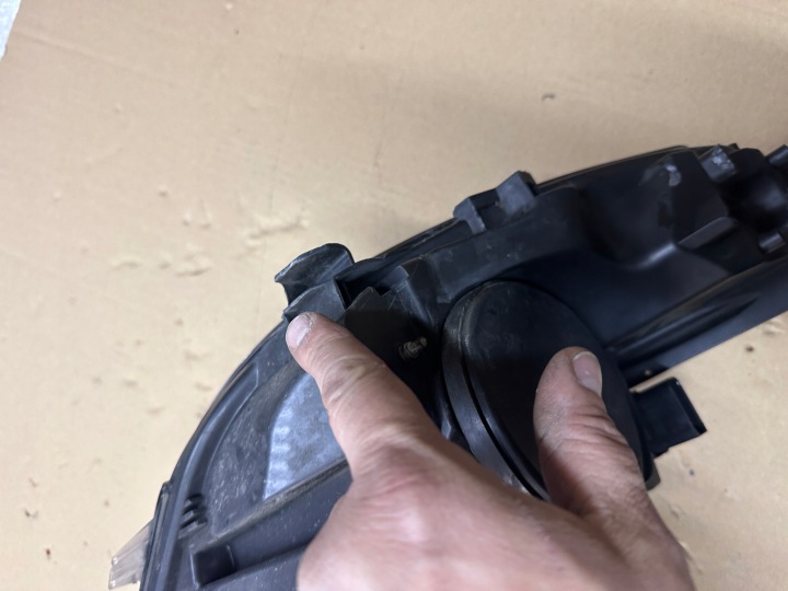 PHARE AVANT PEUGEOT 308 T9 9677523080