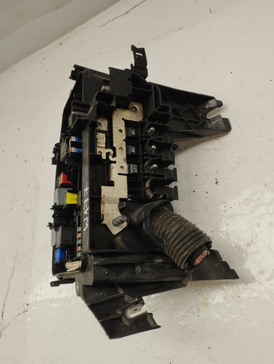 MERCEDES W177 AMG A35 BOÎTE FUSIBLES A1775404307