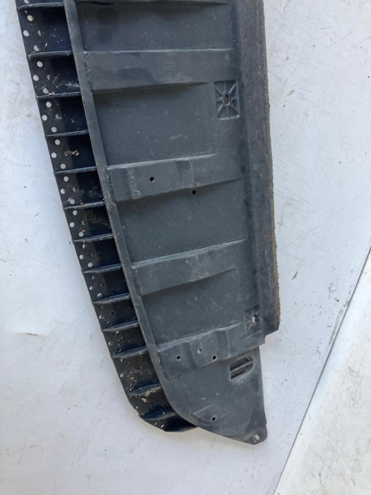 PLAQUE PROTECTION INFÉRIEURE SOUS PARE-CHOCS SKODA FABIA III 6V0807611B