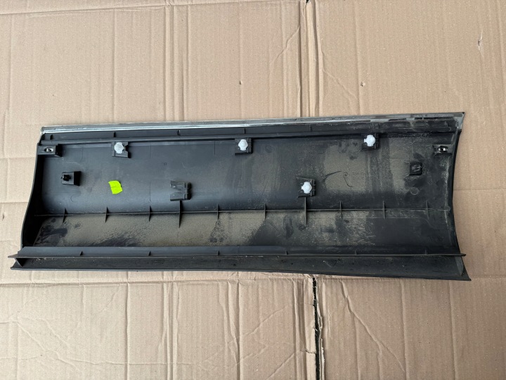 VW TIGUAN II 5NA ARRIÈRE DROITE MOULURE PORTES 5NA854950 EN BON ÉTAT