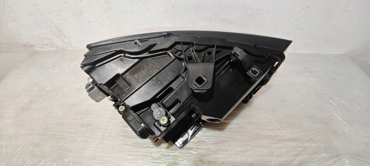 PHARE GAUCHE AVANT AUDI Q2 81A COMPLET LED