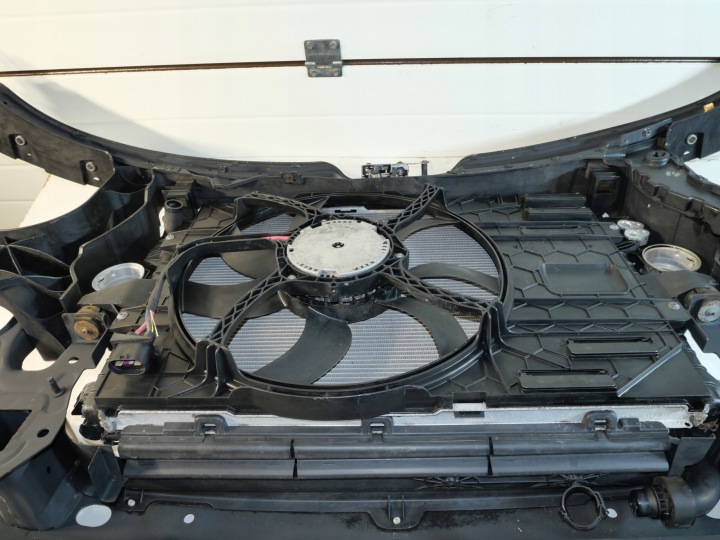 VW T5 LIFT PANNEAU AVANT POUTRE 7E0805598F