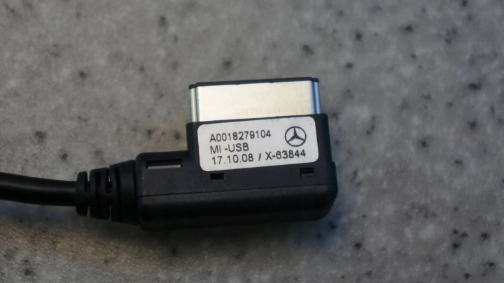 CÂBLE FIL USB A0018279104 MERCEDES SLK W172 R172