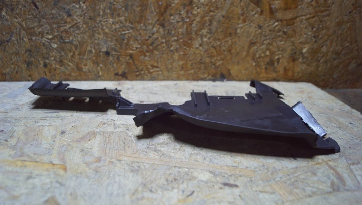 MERCEDES W204 GUIDE D'AIR A2045050530 (H191)