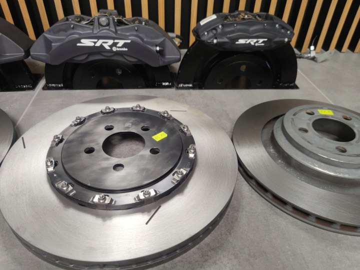DODGE CHALLENGER WIDEBODY ÉTRIERS BREMBO DISQUES