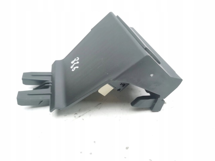 MERCEDES-BENZ EQA 2022 PRISE RACCORD USB