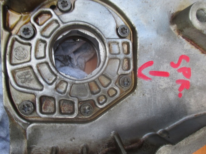 OPEL 1.0 1.2 1.4 CHÂSSIS COUVERCLE DISTRIBUTION POMPE HUILES HUILEUX 55556309