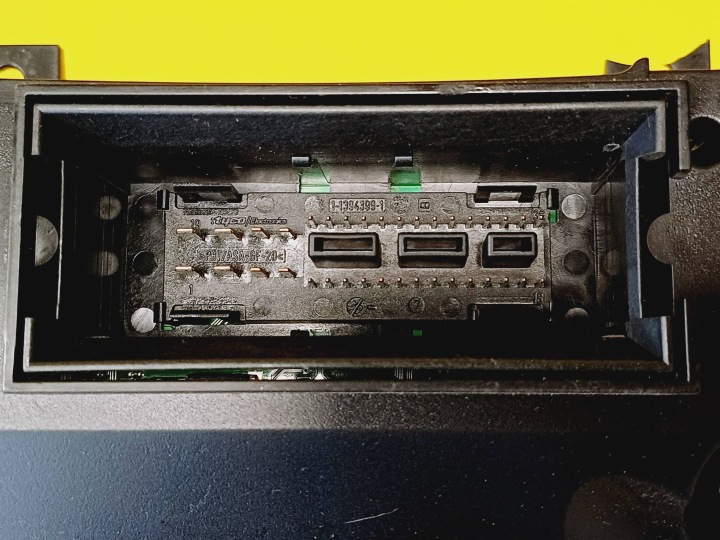 COMPTEUR COMPTEUR TABLEAU DE BORD VW GOLF V 1.6 ESSENCE 3 PORTIÈRE 1K0920851F NR160