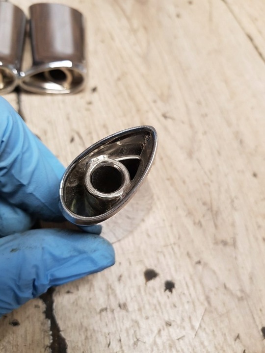 POIGNÉE FIXATION CLIGNOTANT ARRIÈRE HARLEY DAVIDSON DYNA SOFTAIL