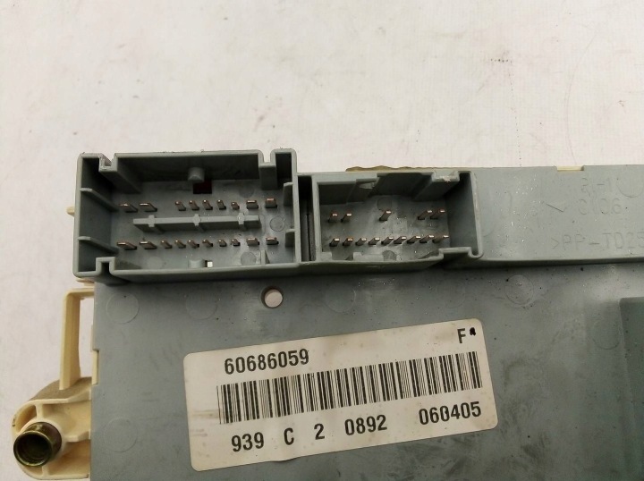 ALFA ROMEO 159 2005 60686059 BOÎTE FUSIBLES COMPLÈTE