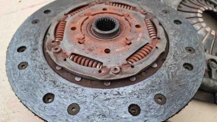 ENSEMBLE ADHÉRENCE AUDI A4 (8D2, B5) 028141035M 1.9L DIESEL 81KW 1996