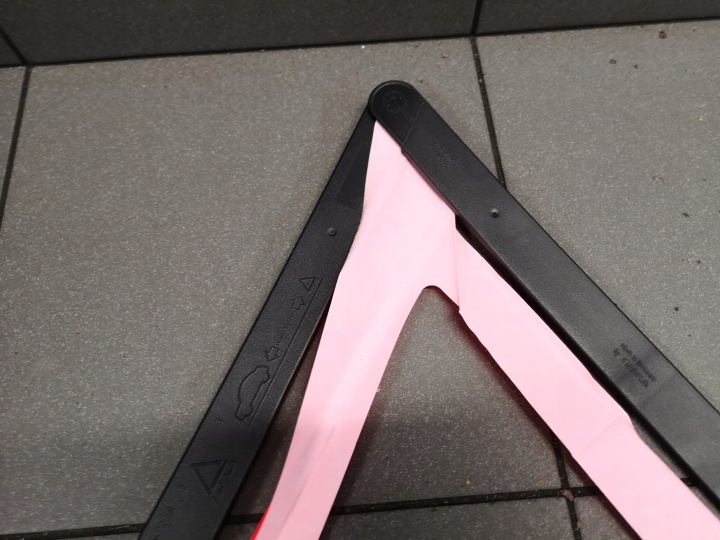 TRIANGLE DE SIGNALISATION AUDI A4 A6 7L0860251