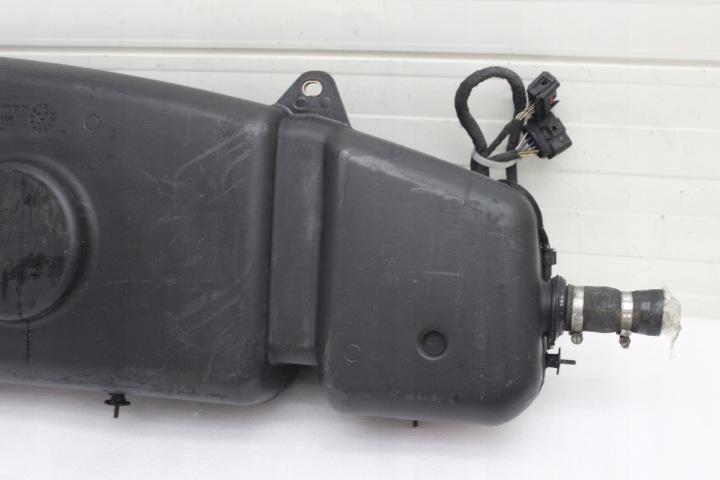 MERCEDES RÉSERVOIR ADBLUE A9064700504