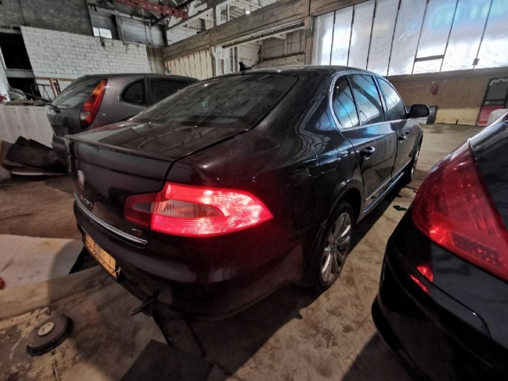 SKODA SUPERB COUSSINS MOTEUR ET COUSSINS BOÎTE DE VITESSES 2010 2.0L 1K0199